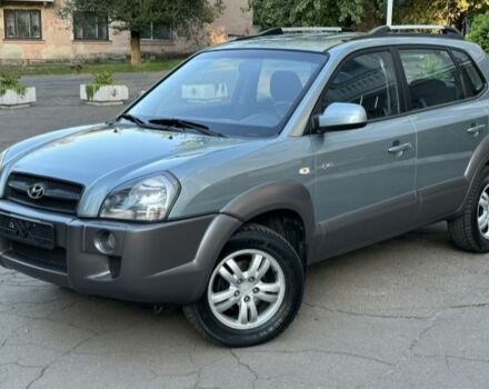 Серый Хендай Туксон, объемом двигателя 2 л и пробегом 110 тыс. км за 10500 $, фото 1 на Automoto.ua