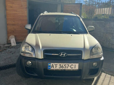 Хендай Туксон 2007 в Ивано-Франковске на Automoto.ua Серый Хендай Туксон, объемом двигателя 1.98 л и пробегом 254 тыс. км за 7400 $, фото 1 на Automoto.ua