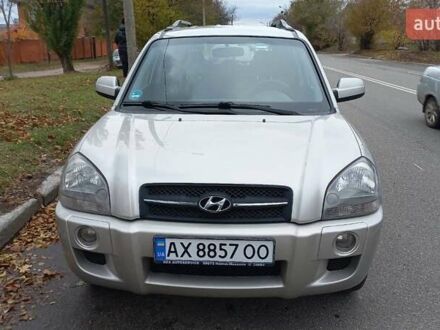 Хендай Туксон 2007 у Харкові на Automoto.ua Сірий Хендай Туксон, об'ємом двигуна 2 л та пробігом 203 тис. км за 7700 $, фото 1 на Automoto.ua