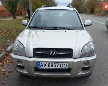 Сірий Хендай Туксон, об'ємом двигуна 2 л та пробігом 203 тис. км за 7700 $, фото 1 на Automoto.ua