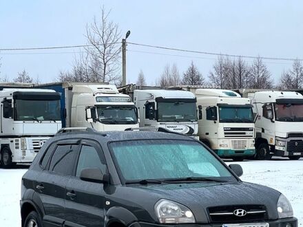 Хендай Туксон 2007 в Сарнах на Automoto.ua Серый Хендай Туксон, объемом двигателя 2 л и пробегом 270 тыс. км за 7200 $, фото 1 на Automoto.ua