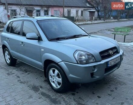 Сірий Хендай Туксон, об'ємом двигуна 1.99 л та пробігом 240 тис. км за 8900 $, фото 1 на Automoto.ua