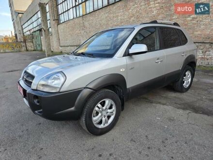 Хендай Туксон 2007 у Луцьку на Automoto.ua Сірий Хендай Туксон, об'ємом двигуна 1.98 л та пробігом 120 тис. км за 7799 $, фото 1 на Automoto.ua