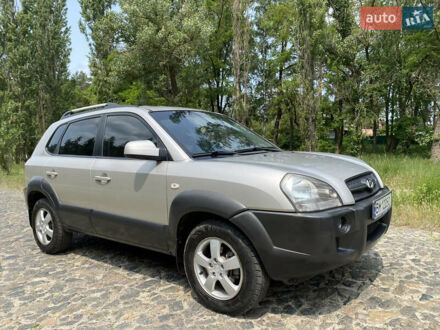 Хендай Туксон 2007 в Ахтырке на Automoto.ua Серый Хендай Туксон, объемом двигателя 2 л и пробегом 195 тыс. км за 7250 $, фото 1 на Automoto.ua