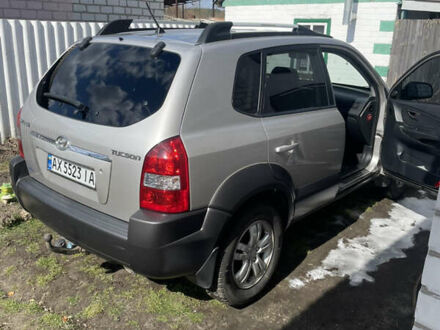 Хендай Туксон 2007 в Змиеве на Automoto.ua Серый Хендай Туксон, объемом двигателя 1.98 л и пробегом 216 тыс. км за 8000 $, фото 1 на Automoto.ua