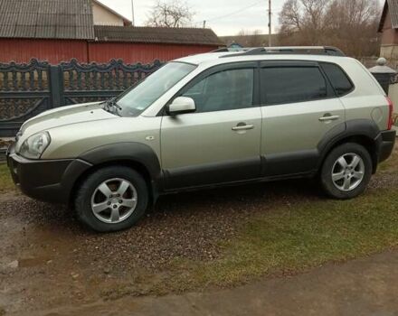 Серый Хендай Туксон, объемом двигателя 1.98 л и пробегом 230 тыс. км за 8000 $, фото 1 на Automoto.ua