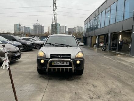 Серый Хендай Туксон, объемом двигателя 2 л и пробегом 290 тыс. км за 6400 $, фото 1 на Automoto.ua