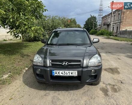 Сірий Хендай Туксон, об'ємом двигуна 1.98 л та пробігом 283 тис. км за 8000 $, фото 1 на Automoto.ua