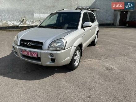 Хендай Туксон 2007 в Ровно на Automoto.ua Серый Хендай Туксон, объемом двигателя 2 л и пробегом 250 тыс. км за 7900 $, фото 1 на Automoto.ua