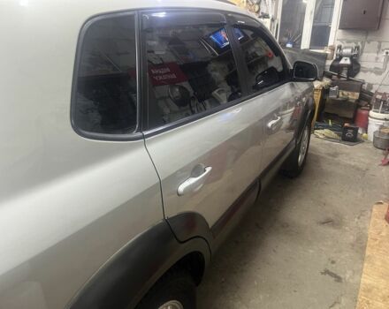 Сірий Хендай Туксон, об'ємом двигуна 2 л та пробігом 152 тис. км за 10000 $, фото 1 на Automoto.ua