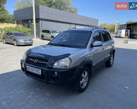 Сірий Хендай Туксон, об'ємом двигуна 1.99 л та пробігом 244 тис. км за 7200 $, фото 1 на Automoto.ua