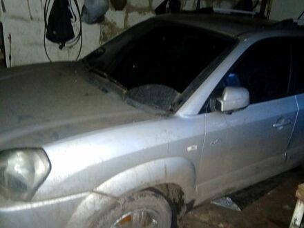 Серый Хендай Туксон, объемом двигателя 2 л и пробегом 21000 тыс. км за 6500 $, фото 1 на Automoto.ua