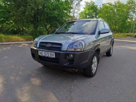 Хендай Туксон 2007 у Дніпро (Дніпропетровську) на Automoto.ua Сірий Хендай Туксон, об'ємом двигуна 2 л та пробігом 119 тис. км за 8200 $, фото 1 на Automoto.ua