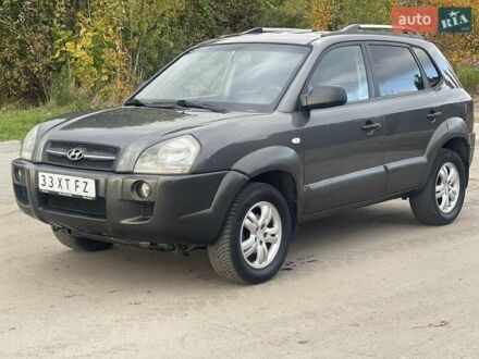 Серый Хендай Туксон, объемом двигателя 1.98 л и пробегом 233 тыс. км за 7700 $, фото 1 на Automoto.ua
