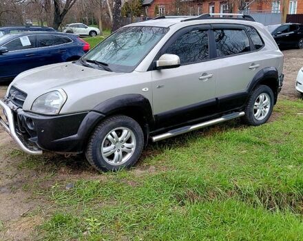 Серый Хендай Туксон, объемом двигателя 2 л и пробегом 186 тыс. км за 6500 $, фото 1 на Automoto.ua