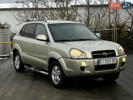 Сірий Хендай Туксон, об'ємом двигуна 2 л та пробігом 257 тис. км за 6550 $, фото 1 на Automoto.ua