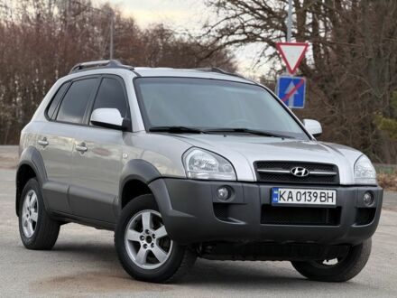 Сірий Хендай Туксон, об'ємом двигуна 2 л та пробігом 305 тис. км за 7300 $, фото 1 на Automoto.ua