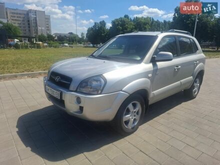 Сірий Хендай Туксон, об'ємом двигуна 2 л та пробігом 249 тис. км за 6500 $, фото 1 на Automoto.ua
