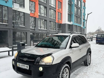 Серый Хендай Туксон, объемом двигателя 1.98 л и пробегом 157 тыс. км за 7900 $, фото 1 на Automoto.ua