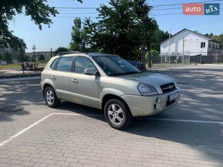 Хендай Туксон 2007 в Умани на Automoto.ua Серый Хендай Туксон, объемом двигателя 2 л и пробегом 190 тыс. км за 8800 $, фото 1 на Automoto.ua
