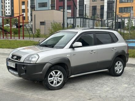 Хендай Туксон 2007 у Рівному на Automoto.ua Сірий Хендай Туксон, об'ємом двигуна 2 л та пробігом 205 тис. км за 7799 $, фото 1 на Automoto.ua