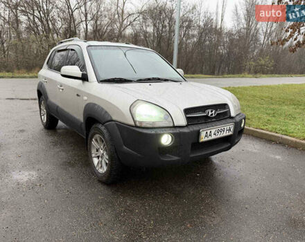 Серый Хендай Туксон, объемом двигателя 1.98 л и пробегом 220 тыс. км за 6200 $, фото 1 на Automoto.ua