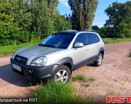 Серый Хендай Туксон, объемом двигателя 2 л и пробегом 215 тыс. км за 5700 $, фото 1 на Automoto.ua