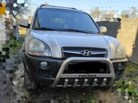 Серый Хендай Туксон, объемом двигателя 2 л и пробегом 220 тыс. км за 8000 $, фото 1 на Automoto.ua