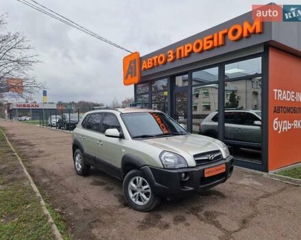 Серый Хендай Туксон, объемом двигателя 2 л и пробегом 210 тыс. км за 7900 $, фото 1 на Automoto.ua