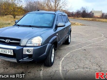 Хендай Туксон 2008 в Краматорске на Automoto.ua Серый Хендай Туксон, объемом двигателя 2 л и пробегом 199 тыс. км за 7900 $, фото 1 на Automoto.ua