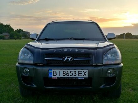 Хендай Туксон 2008 в Красноград на Automoto.ua Серый Хендай Туксон, объемом двигателя 2.7 л и пробегом 168 тыс. км за 8800 $, фото 1 на Automoto.ua