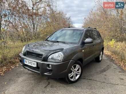 Серый Хендай Туксон, объемом двигателя 1.98 л и пробегом 220 тыс. км за 8500 $, фото 1 на Automoto.ua