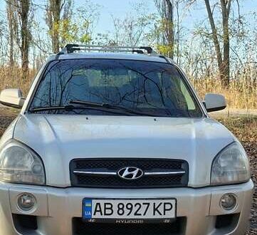 Серый Хендай Туксон, объемом двигателя 1.99 л и пробегом 272 тыс. км за 8500 $, фото 1 на Automoto.ua