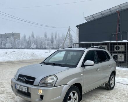 Серый Хендай Туксон, объемом двигателя 2 л и пробегом 260 тыс. км за 8000 $, фото 1 на Automoto.ua