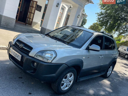 Хендай Туксон 2008 у Белой Церкве на Automoto.ua Сірий Хендай Туксон, об'ємом двигуна 1.98 л та пробігом 203 тис. км за 8499 $, фото 1 на Automoto.ua