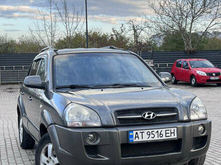 Серый Хендай Туксон, объемом двигателя 2 л и пробегом 210 тыс. км за 7700 $, фото 1 на Automoto.ua