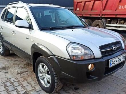 Серый Хендай Туксон, объемом двигателя 2 л и пробегом 127 тыс. км за 9300 $, фото 1 на Automoto.ua