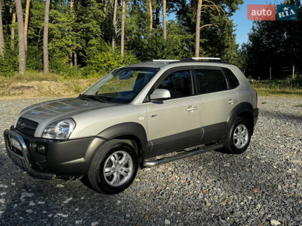 Хендай Туксон 2008 у Рівному на Automoto.ua Сірий Хендай Туксон, об'ємом двигуна 2 л та пробігом 104 тис. км за 9200 $, фото 1 на Automoto.ua