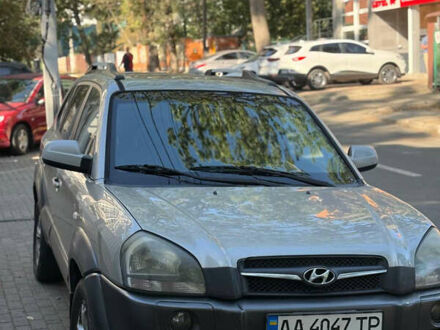 Сірий Хендай Туксон, об'ємом двигуна 2 л та пробігом 287 тис. км за 6500 $, фото 1 на Automoto.ua