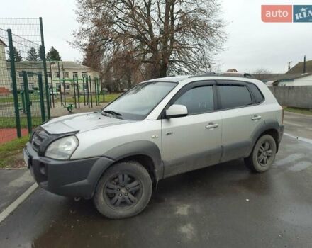 Сірий Хендай Туксон, об'ємом двигуна 1.98 л та пробігом 222 тис. км за 8000 $, фото 1 на Automoto.ua