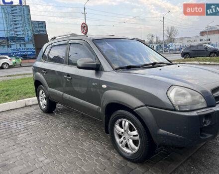 Серый Хендай Туксон, объемом двигателя 2 л и пробегом 198 тыс. км за 8900 $, фото 1 на Automoto.ua