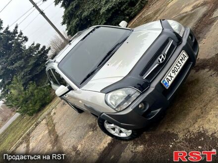 Хендай Туксон 2008 в Первомайском на Automoto.ua Серый Хендай Туксон, объемом двигателя 2 л и пробегом 229 тыс. км за 8400 $, фото 1 на Automoto.ua