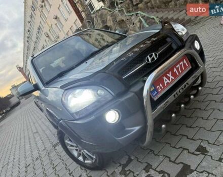 Серый Хендай Туксон, объемом двигателя 2 л и пробегом 217 тыс. км за 8200 $, фото 1 на Automoto.ua