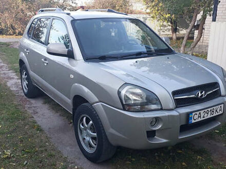Хендай Туксон 2008 в Умани на Automoto.ua Серый Хендай Туксон, объемом двигателя 1.98 л и пробегом 216 тыс. км за 8800 $, фото 1 на Automoto.ua
