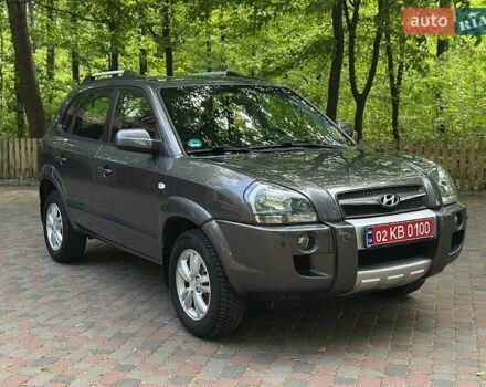 Серый Хендай Туксон, объемом двигателя 2 л и пробегом 215 тыс. км за 8900 $, фото 1 на Automoto.ua