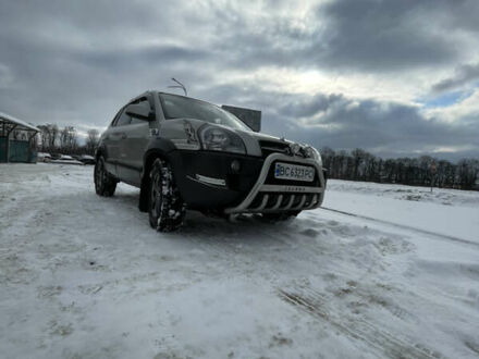 Сірий Хендай Туксон, об'ємом двигуна 1.99 л та пробігом 235 тис. км за 7700 $, фото 1 на Automoto.ua