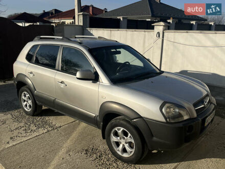 Хендай Туксон 2008 в Ужгороде на Automoto.ua Серый Хендай Туксон, объемом двигателя 2 л и пробегом 278 тыс. км за 8200 $, фото 1 на Automoto.ua