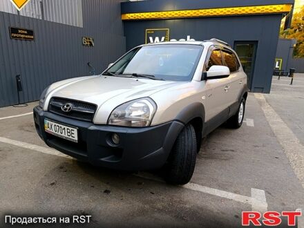 Серый Хендай Туксон, объемом двигателя 2.7 л и пробегом 160 тыс. км за 8900 $, фото 1 на Automoto.ua