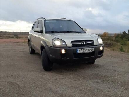Серый Хендай Туксон, объемом двигателя 1.99 л и пробегом 330 тыс. км за 7300 $, фото 1 на Automoto.ua