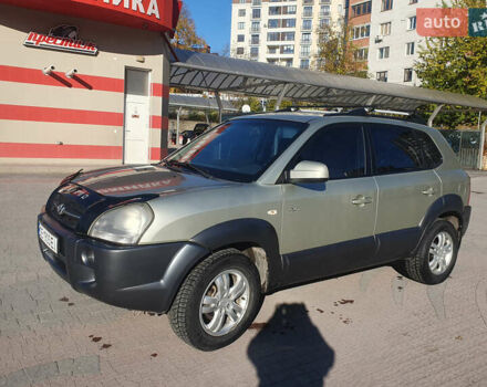 Хендай Туксон 2008 у Тернополі на Automoto.ua Сірий Хендай Туксон, об'ємом двигуна 1.98 л та пробігом 186 тис. км за 6600 $, фото 1 на Automoto.ua